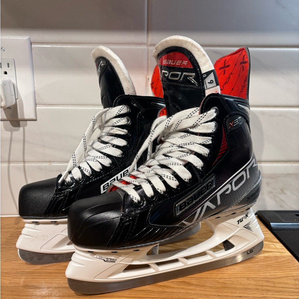 BAUER Vapor X3.7 hockey skates